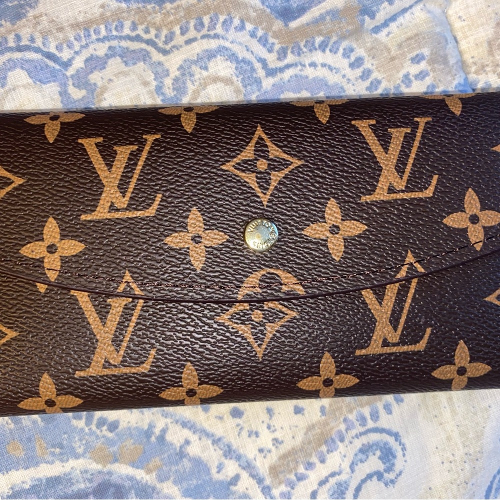 Authentic Louis vuitton wallet.